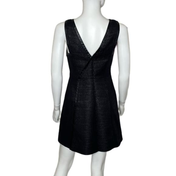 Tibi New York Women's Black Texture w/ Leather Trim V-Neck Sleeveless Dress sz 2 - Picture 3 of 4